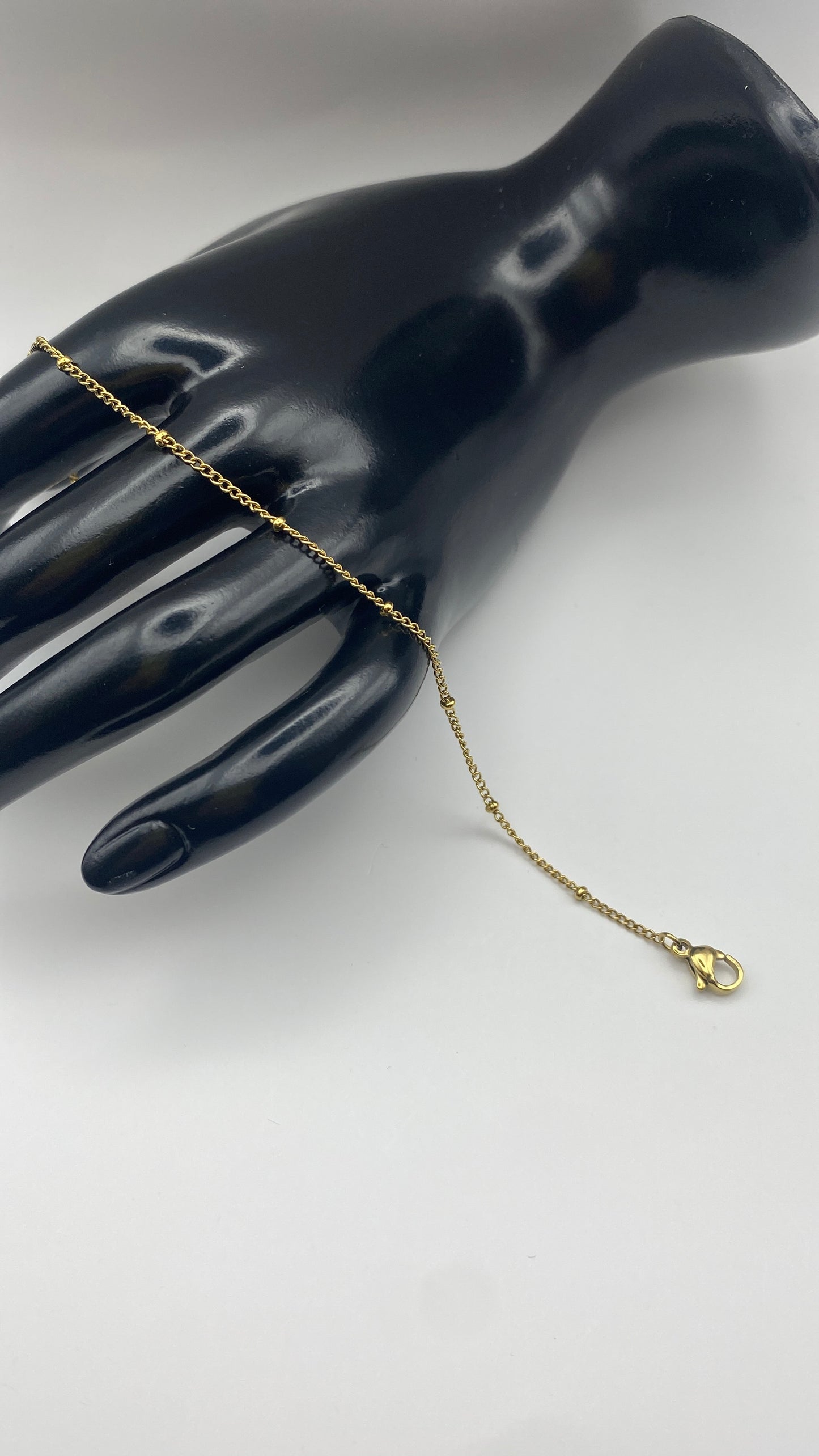 Βραχιόλι αλυσίδα με μικρές χρυσές μπαλίτσες κατά μήκος