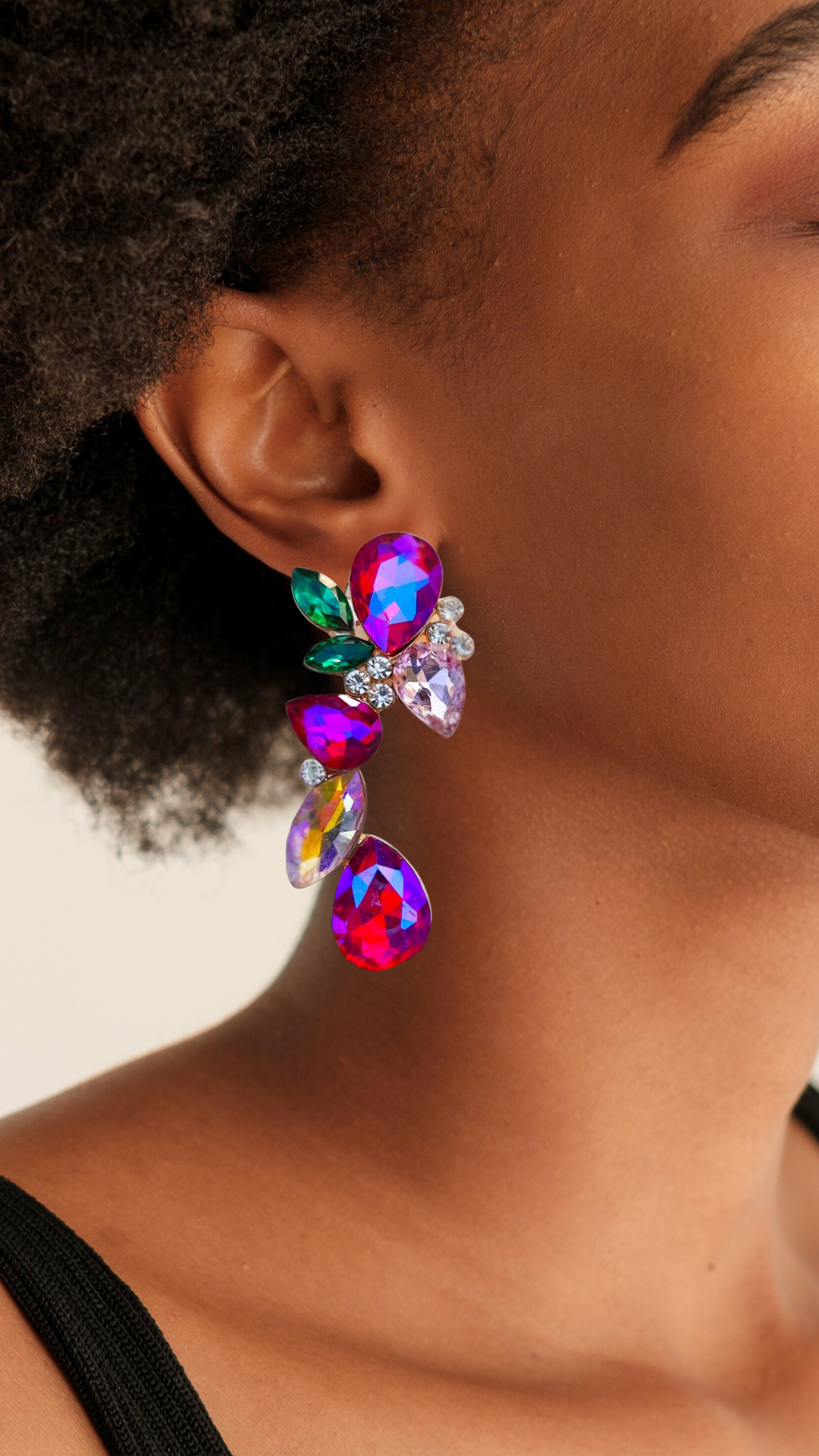 Σκουλαρίκια κρεμαστά με πέτρες σε αποχρώσεις του φούξια