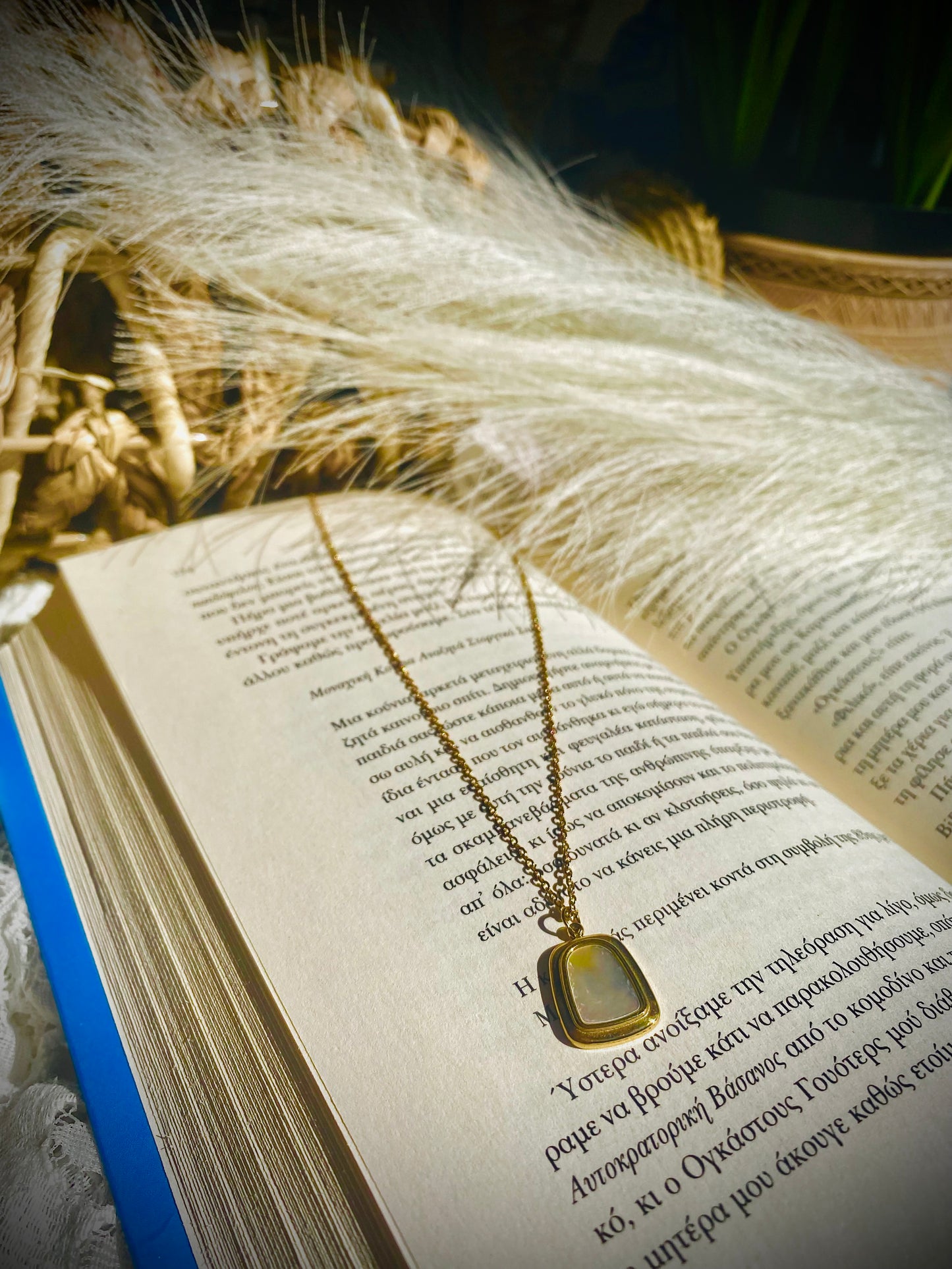 Κολιέ με μενταγιόν λευκή πέτρα