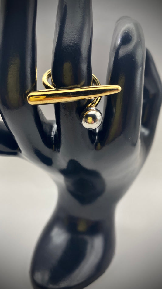 Δαχτυλίδι με μπάλα χρυσή και ασημένια μπάρα (προσαρμόσιμο μέγεθος)