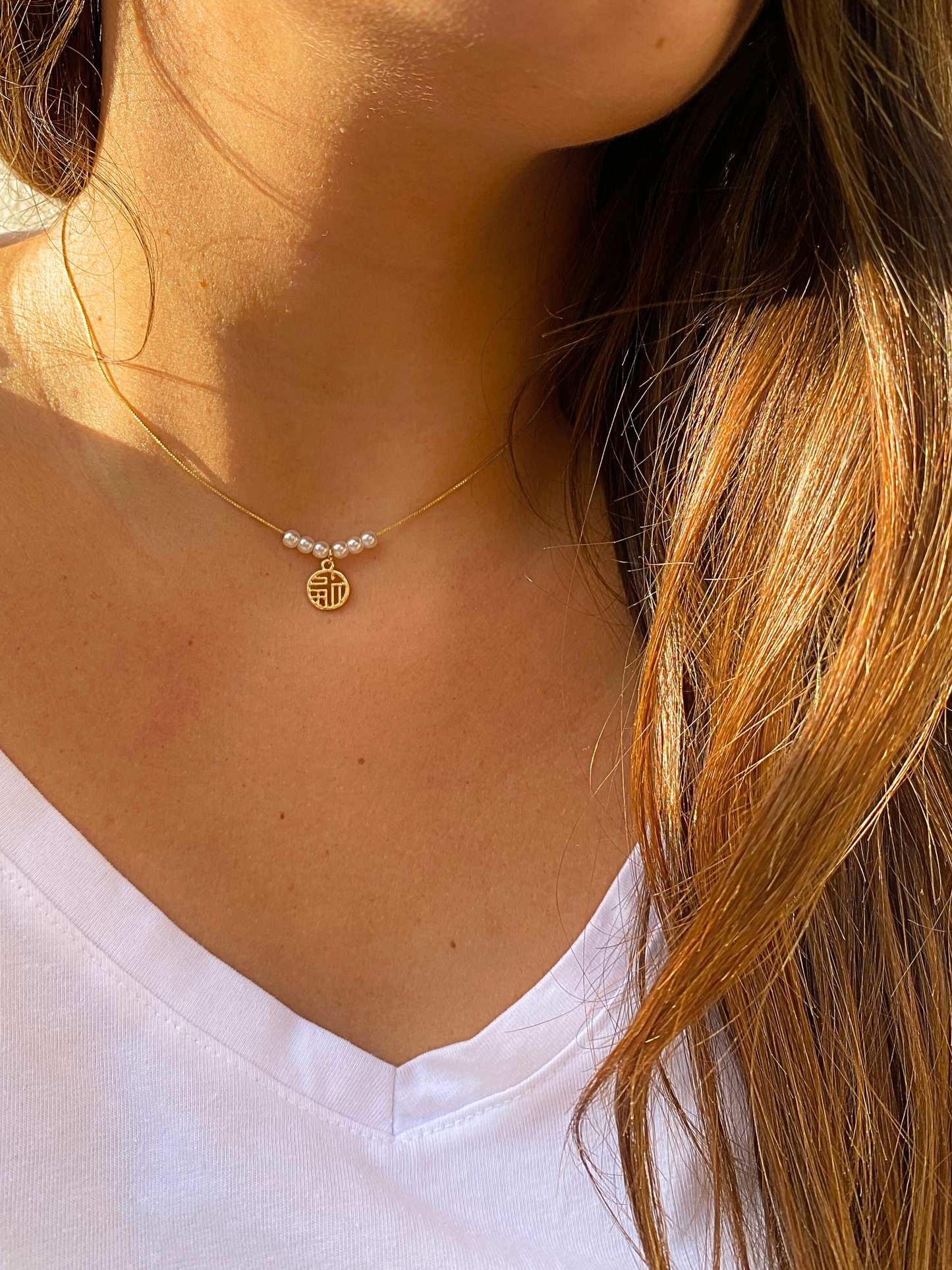 Κολιέ με μενταγιόν πεταλούδα με πέρλα