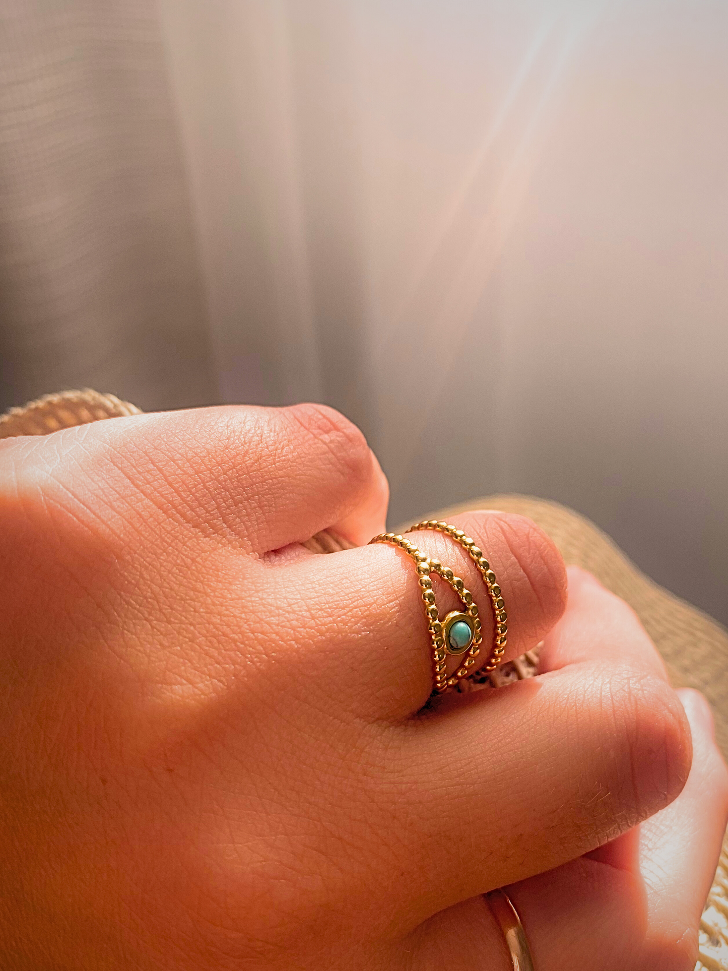 Δαχτυλίδι χρυσό με γαλάζια πέτρες