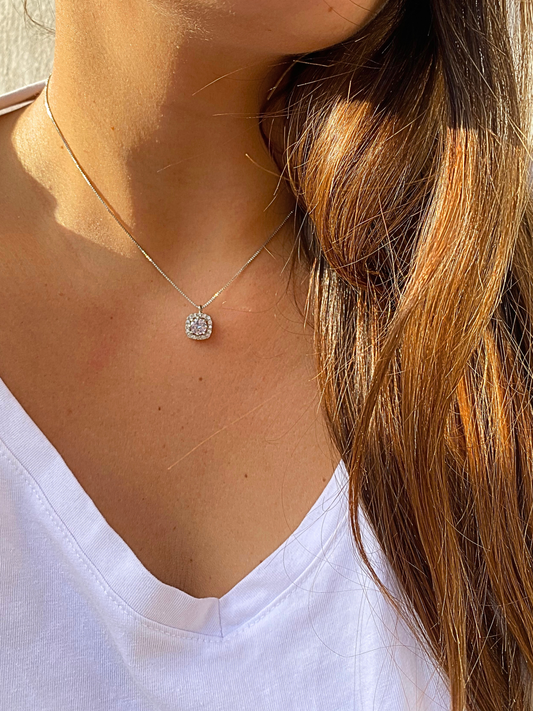 Κολιέ τετράγωνο περιμετρικά στρας και πέτρα στο κέντρο