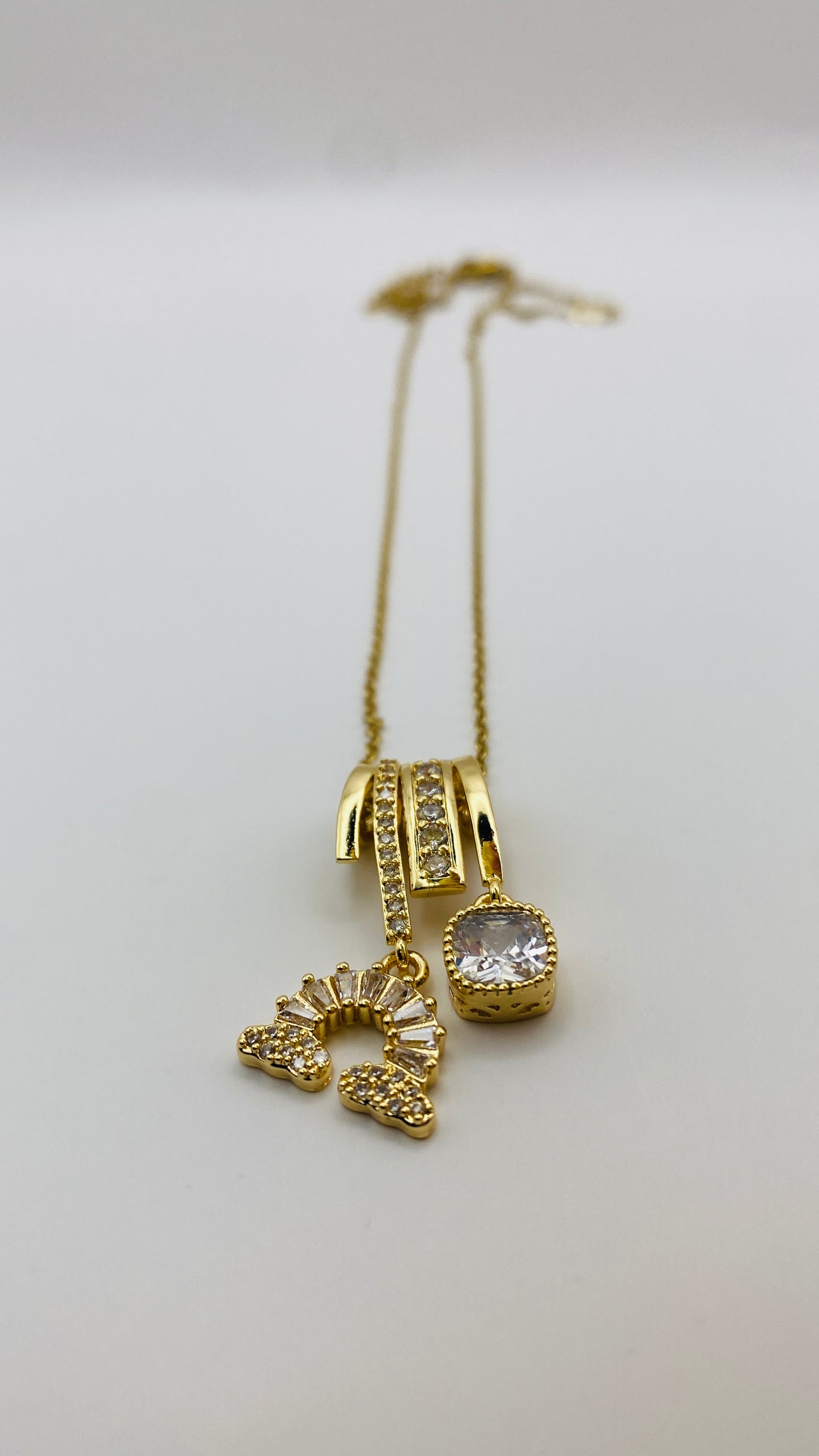 Κολιέ με charms και στρας