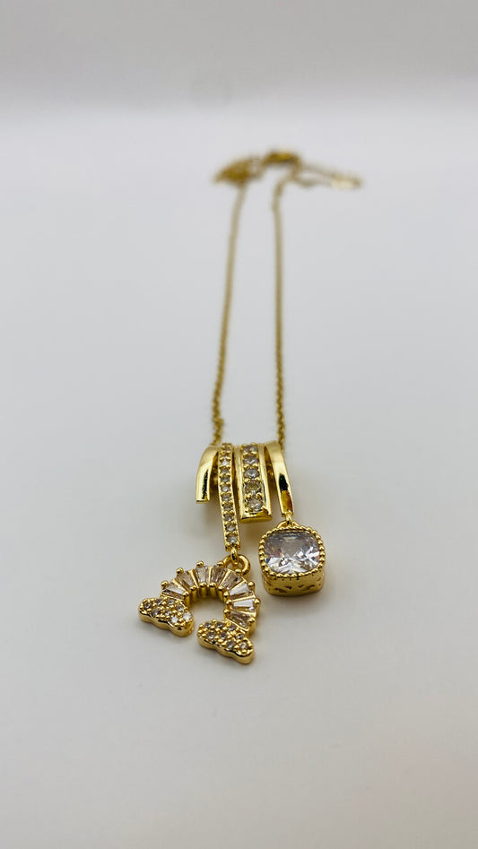 Κολιέ με charms και στρας