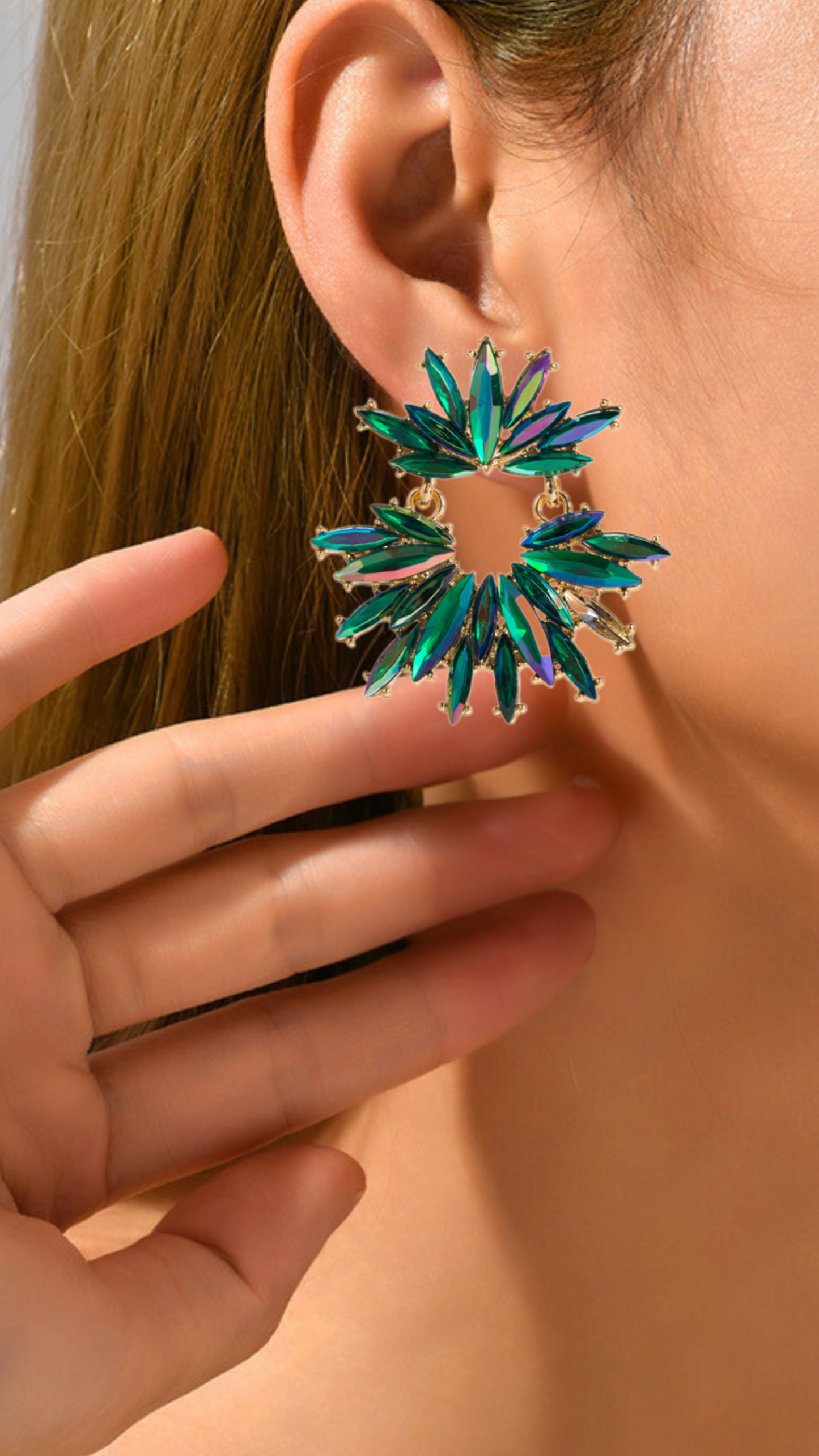 Σκουλαρίκια κρεμαστά με πράσινες πέτρες